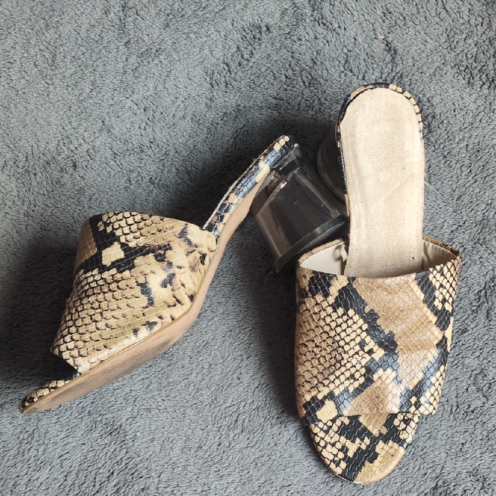 Stylish Tan and Black Women's Slide Sandals